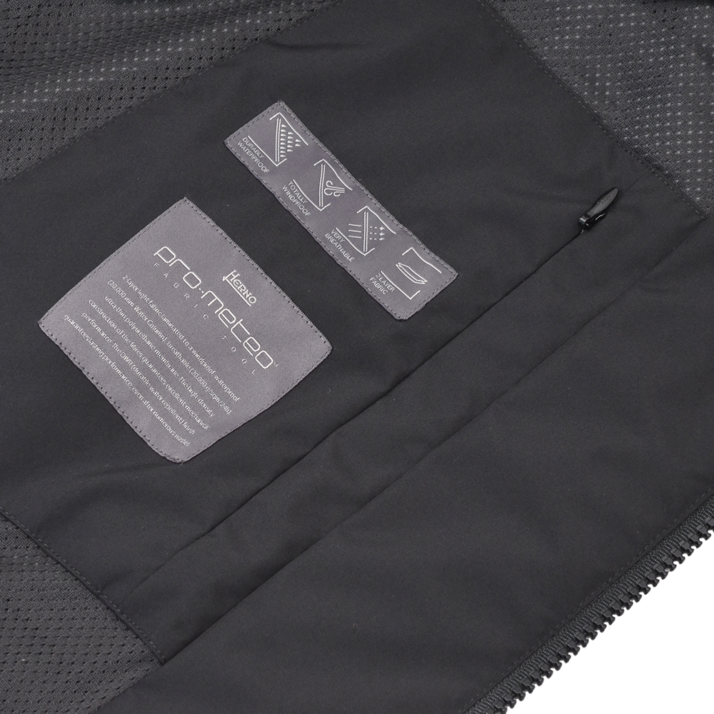 ヘルノ HERNO MA-1型ブルゾン メンズ ライトアウター 撥水ポリエステル 2LAYER WIND STOPPER ブラック 黒 超軽量&撥水 国内正規品の画像
