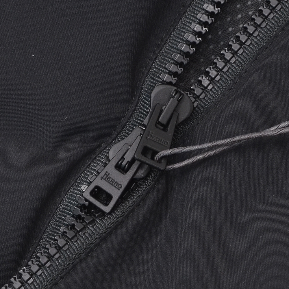 ヘルノ HERNO MA-1型ブルゾン メンズ ライトアウター 撥水ポリエステル 2LAYER WIND STOPPER ブラック 黒 超軽量&撥水 国内正規品の画像