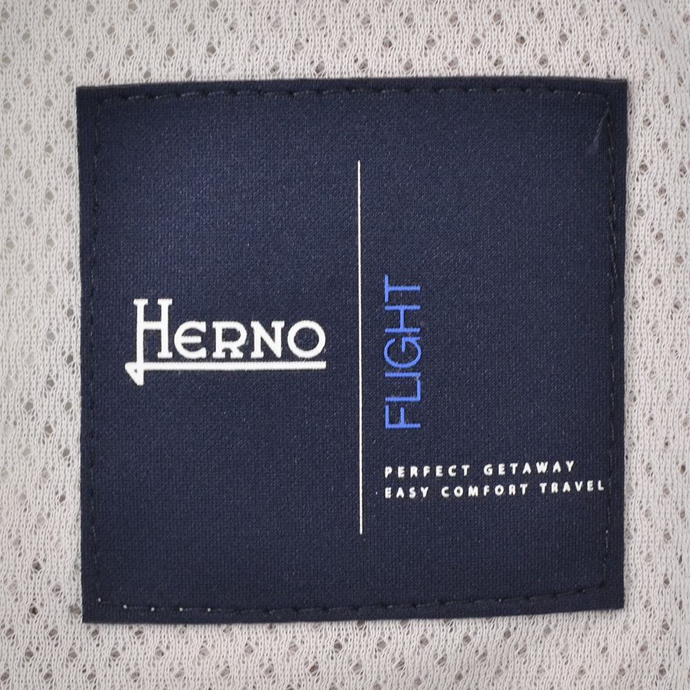 ヘルノ HERNO ナイロンパーカー メンズ フーディーブルゾン ナイロンジャージー NYLON JERSEY ライトグレー リラックスフィット ジップアップ 国内正規品の画像