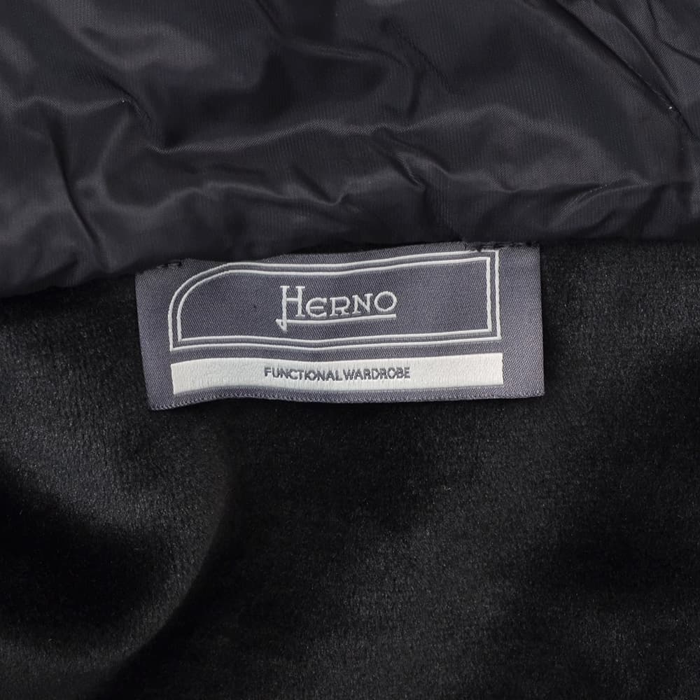 ヘルノ HERNO ハイブリッドダウン メンズ JP000112U ポリエステル ブラック 黒 切り替えデザイン 一体型フード ルーズフィット 国内正規品の画像
