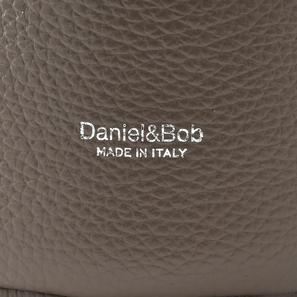 ダニエル&ボブ Daniel&Bob 巾着バッグ 男女兼用 アルチェ ALCE ダニボブ シュリンクレザー モカブラウン ピーサッカ  国内正規品の画像