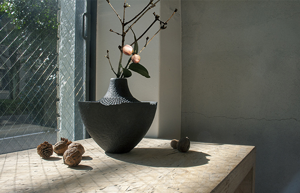 花瓶　南部鉄器工房　釜定製　フラワーベース　置物　飾物インテリア
花瓶花器二枚蓋 南部鉄器 インテリア 花瓶 花器 和風 和モダン 生花 造花 鉄瓶型