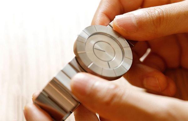 ISSEY MIYAKE 腕時計 TO 吉岡徳仁 シルバー イッセイミヤケ イッセイミヤケ 腕時計 ISSEY MIYAKE WATCH 吉岡徳仁 O オー