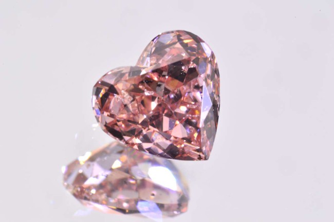 花　ハートピンクダイヤモンド GIA fancy intense pink インテンスピンク ダイヤモンド ハート ほぼ0.4カラット GIA はっきり