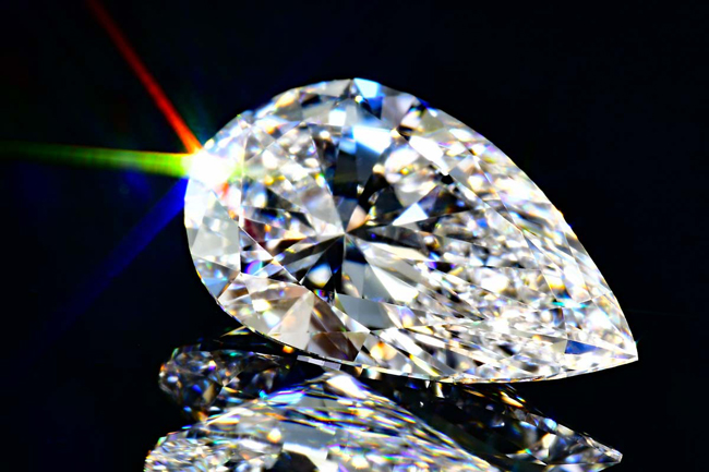 タイプ２A ダイヤモンド ペアシェイプカット 0.7カラット Dカラー インターナリーフローレス 高品質 はっと白く輝くしずくさん タイプ２Ａ鑑定書  ＧＩＡ鑑定書