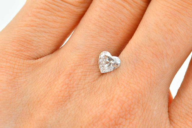 ほぼ1．2カラット ハートダイヤリング 華やかにリングにもしっかり