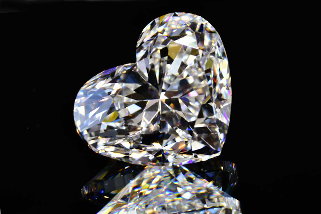 ハートシェイプカット ダイヤモンド 0.7カラット Gカラー インター