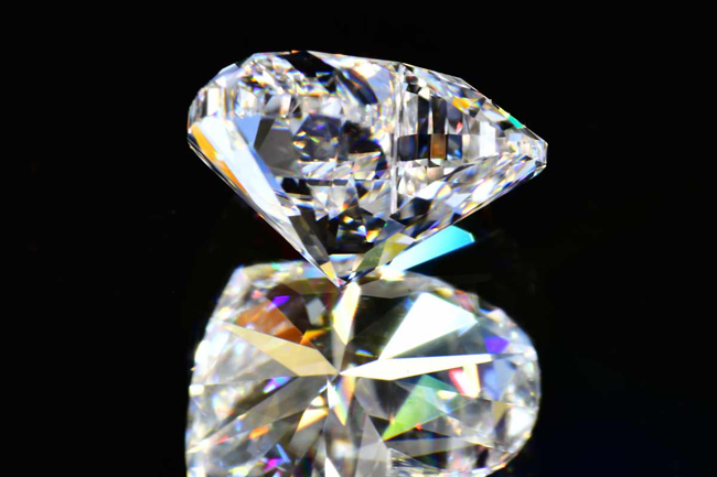 ハートダイヤモンドリング メレダイヤモンド 取り巻きどこから見ても