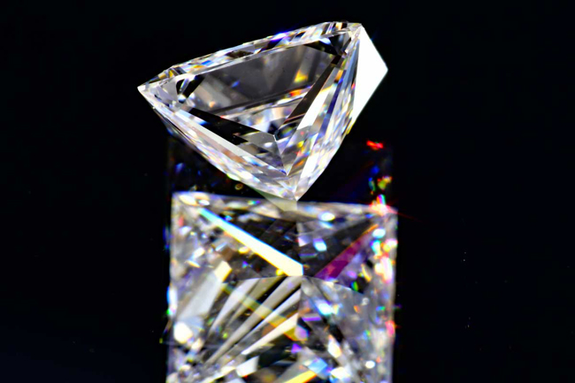 プリンセスカット ダイヤモンド 姉妹の姉。0.51カラット Fカラー VVS1