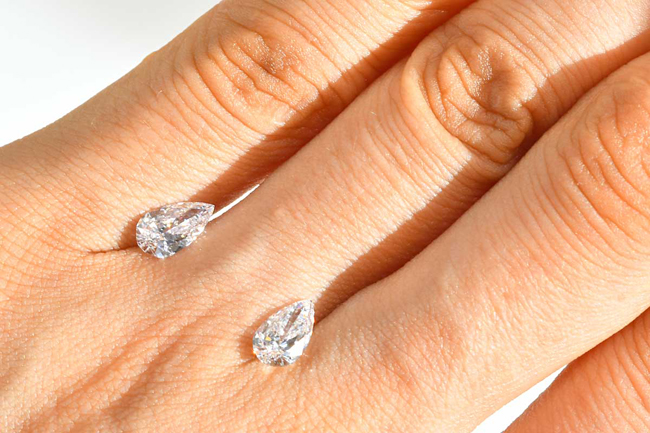 ペアシェイプカット ダイヤモンド0.7カラットDカラーIFダイヤリングK18