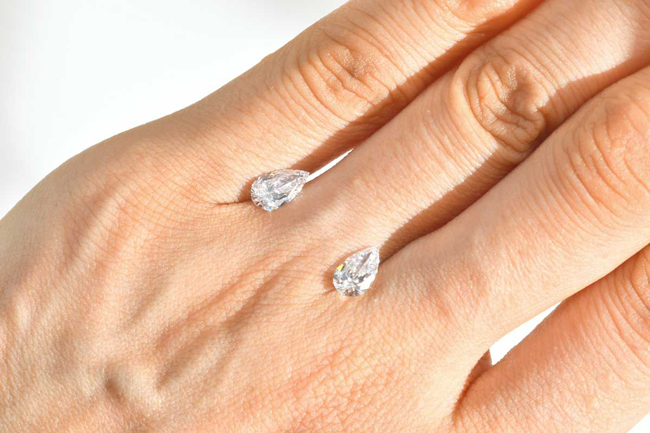 ペアシェイプカット ダイヤモンドリング プラチナ 0.7カラットDカラー