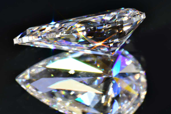 ペアシェイプカット ダイヤモンド0.7カラットDカラーIFダイヤリングK18