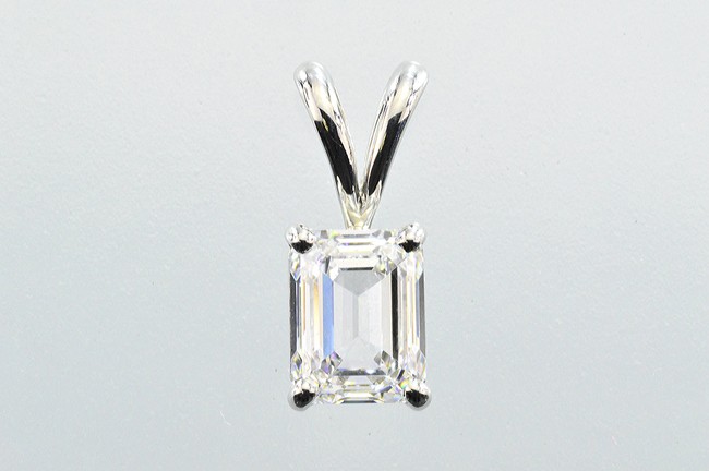 1.5ct エメラルドカット ダイヤペンダントトップ お手持ちのチェーンで
