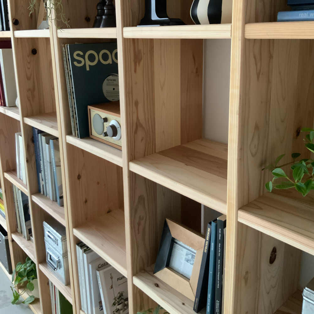 dinos 本棚 国産杉【たのメル便】 国産杉頑丈突っ張りラック（本棚）幅74cm奥行22cm 通販 - ディノス