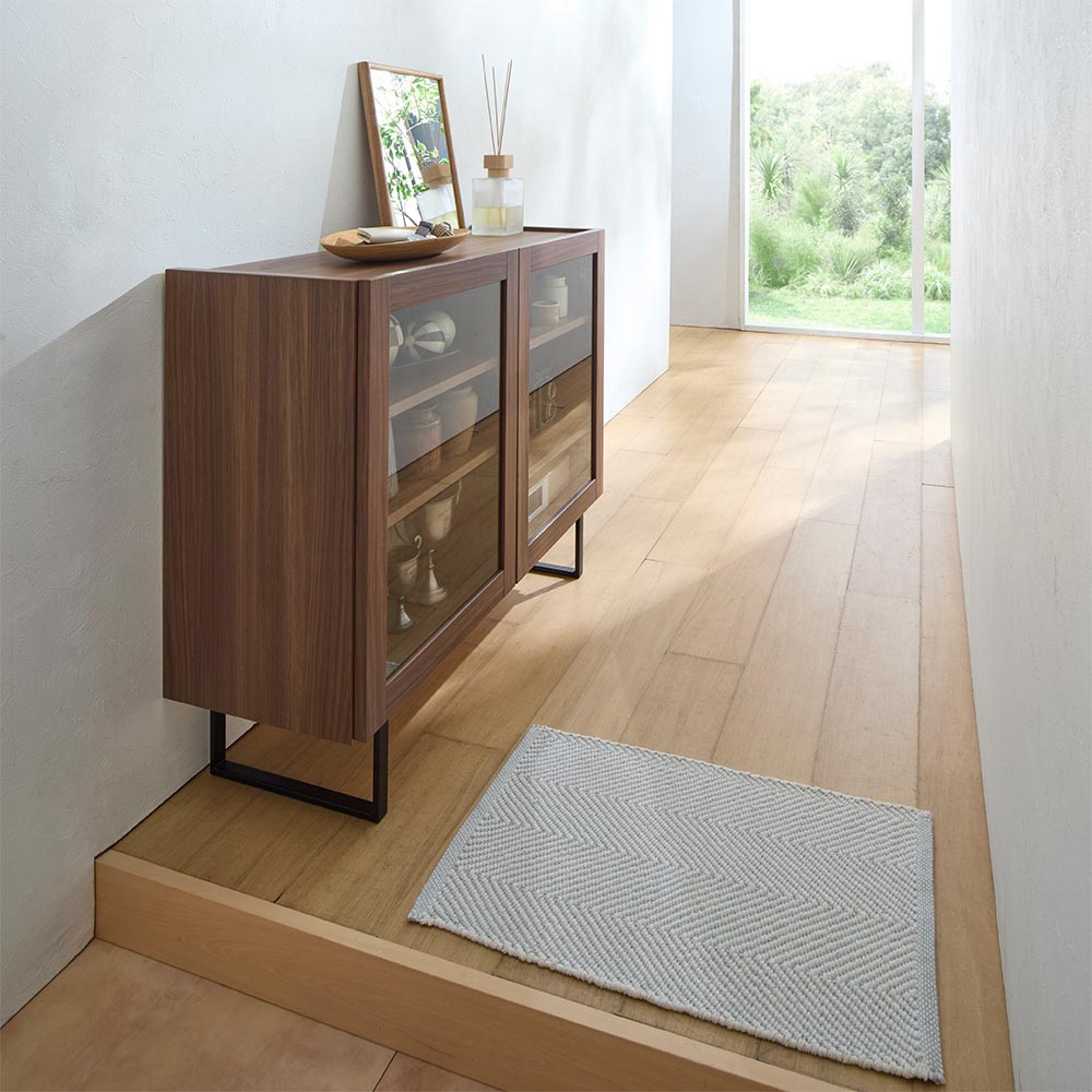 dinos（ディノス） 段違い棚のディスプレイキャビネット ガラス戸