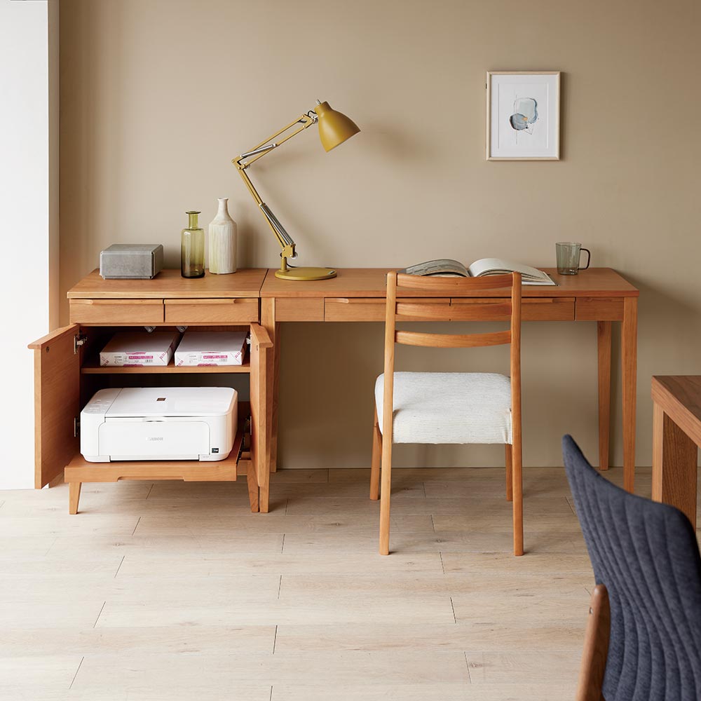 dinos(ディノス)取り扱いのBlossom(ブロッサム)シリーズ チェリー材 デスクチェアです。 表情豊かな木目で素材の魅力を活かしたシンプルなデザイン。ダイニングチェアやサイドチェアとしても♪ DJ520 dinos(ディノス)取り扱いのBlossom(ブロッサム)シリーズ チェリー材