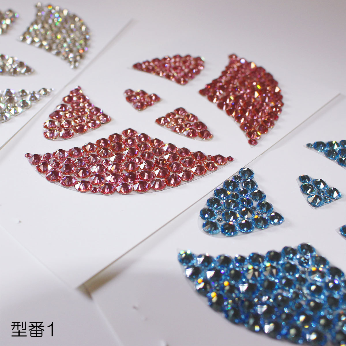 ヤリス ヤリスHV ピクシスメガ 他 正規品 スワロフスキー エンブレム