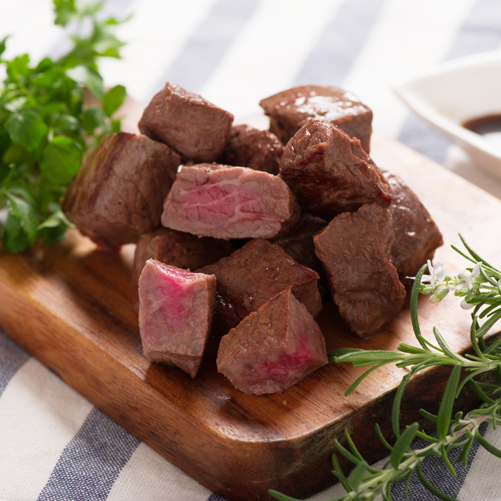 国産 黒毛和牛 サイコロステーキ モモ 300g ステーキ 牛肉 和牛 赤身 焼肉 お肉 高級 ギフト 贈答 贈り物 お歳暮 お中元