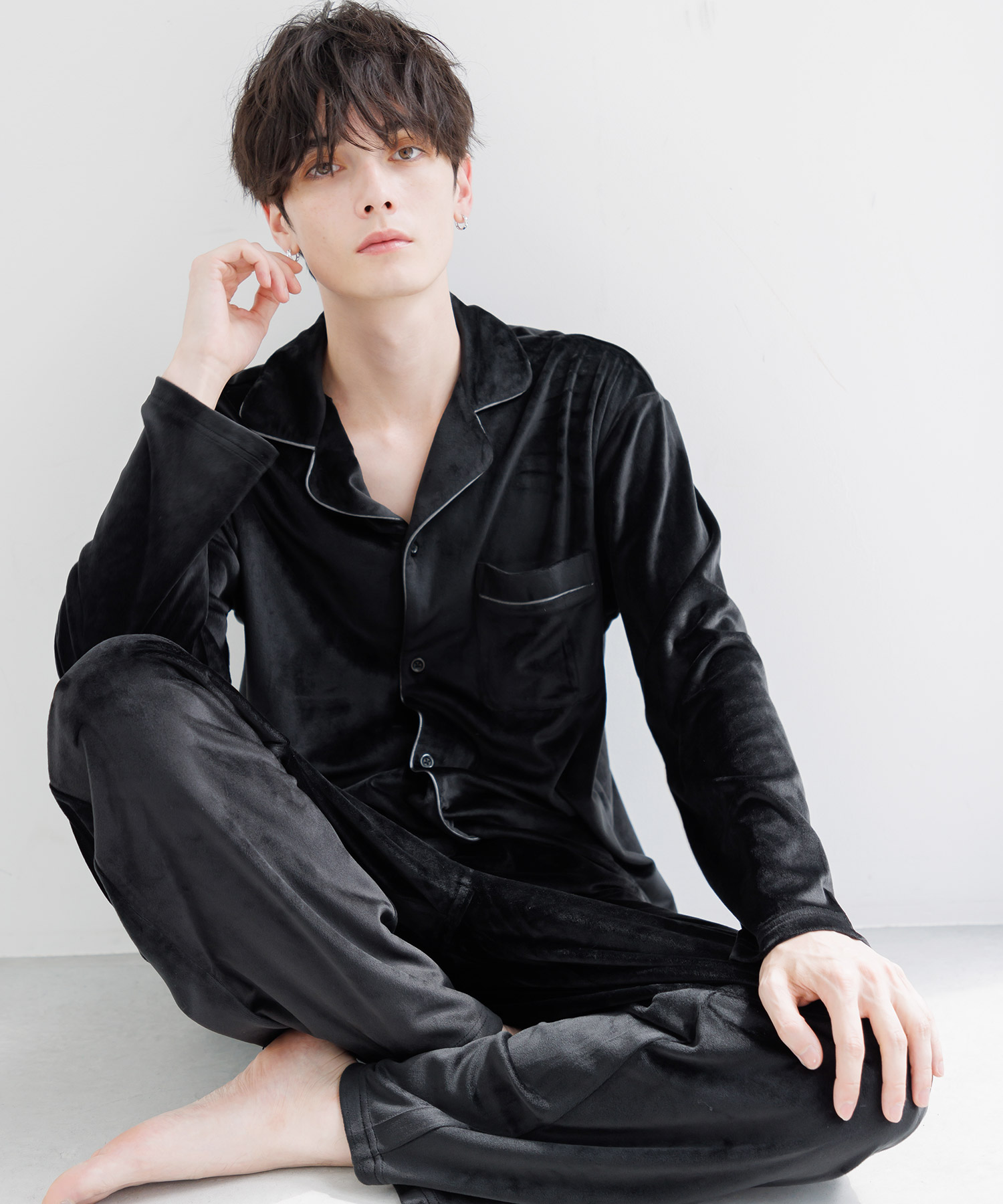 パジャマ メンズ 長袖 前開き 冬 秋 春 薄手 ルームウェア セットアップ 上下 ロングパンツ ベロア しっとり シャツ 青 黒 グレー 2025年 | Dita | 01