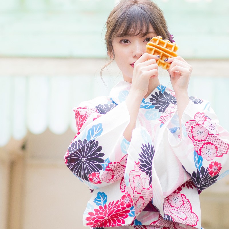 レディース浴衣 2023 セット 京都本格 女性浴衣5点フルセット(ゆかた 作り帯 下駄 腰ひも 着付マニュアル本) 白 花 かわいい 大柄 ピンク  大正レトロ