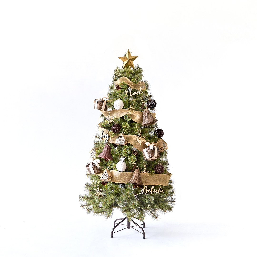 クリスマスツリー　150cm 高濃密度 枝数450本 飾りもの付き Amazon.co.jp: クリスマスツリー 150cm 枝数450本 暖色LEDライト
