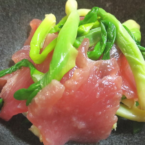 アサツキとマグロ酢味噌和え