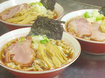 手打ちラーメン岩のりのせ