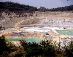瀬戸の粘土鉱山グランドキャニオン