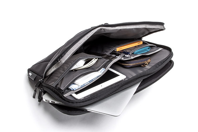 (ほぼ未使用)Aer Tech Folio16 ノートPC クラッチバッグ エアー クラッチバッグ TRAVEL COLLECTION Tech Folio 16 Aer AER