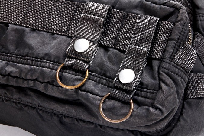 デニムのような色ムラやパッカリングが特徴的