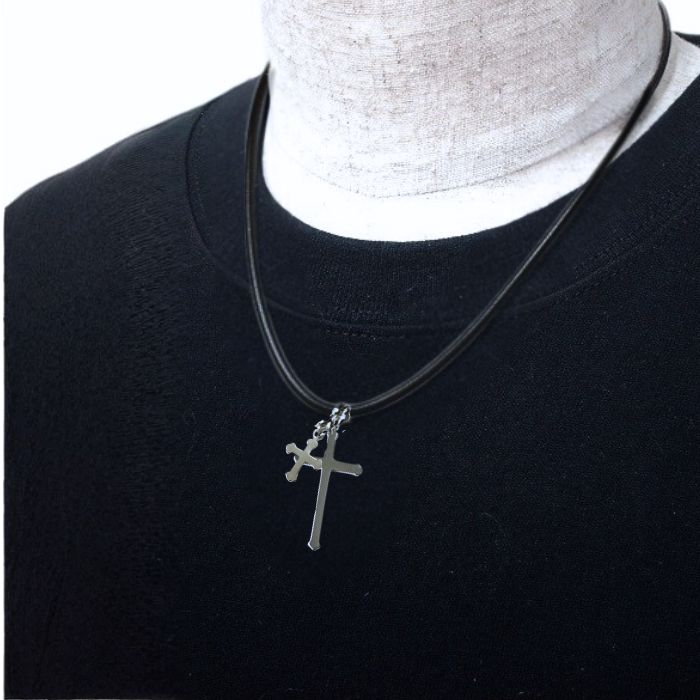 ネックレス コーデ 黒