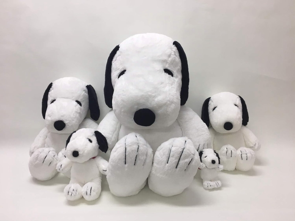 スヌーピー ぬいぐるみ　ナカジマコーポレーション　hughug 即納】PEANUTS HUGHUG スヌーピー ぬいぐるみL 黒 高さ37cm