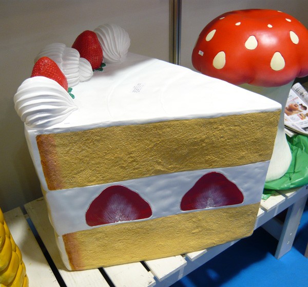 おもしろ雑貨『イースね』-ストロベリーケーキ : ドリームフィギア