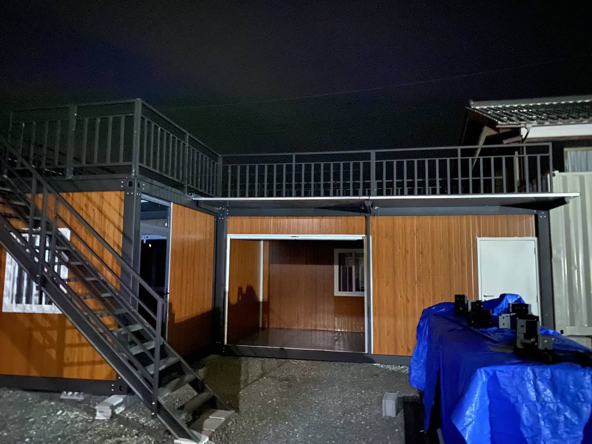 ユニットハウス プレハブ 事務所 喫煙所 店舗 連結可能 屋上 ユニットハウス プレハブ 事務所 喫煙所 店舗 連結可能 屋上