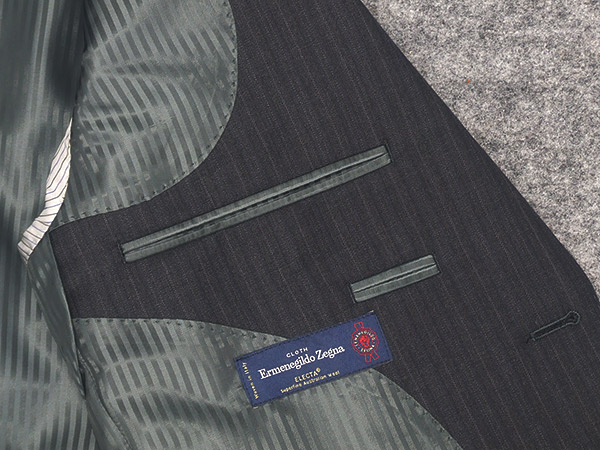 秋冬物　[Ermenegildo Zegna]ゼニア生地　ELECTA使用　セミスタイリッシュ２釦スーツ　グレー系 ストライプ　日本製　[AB体][BB体]　EZ-J08