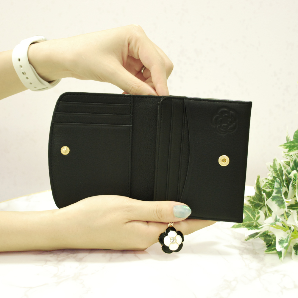 【専用ページ】新品未使用　クレイサス　カメリア総柄　3つ折り財布　ブラック クレイサス 財布 二つ折り CLATHAS 折り財布 BOX型小銭入れ 本革