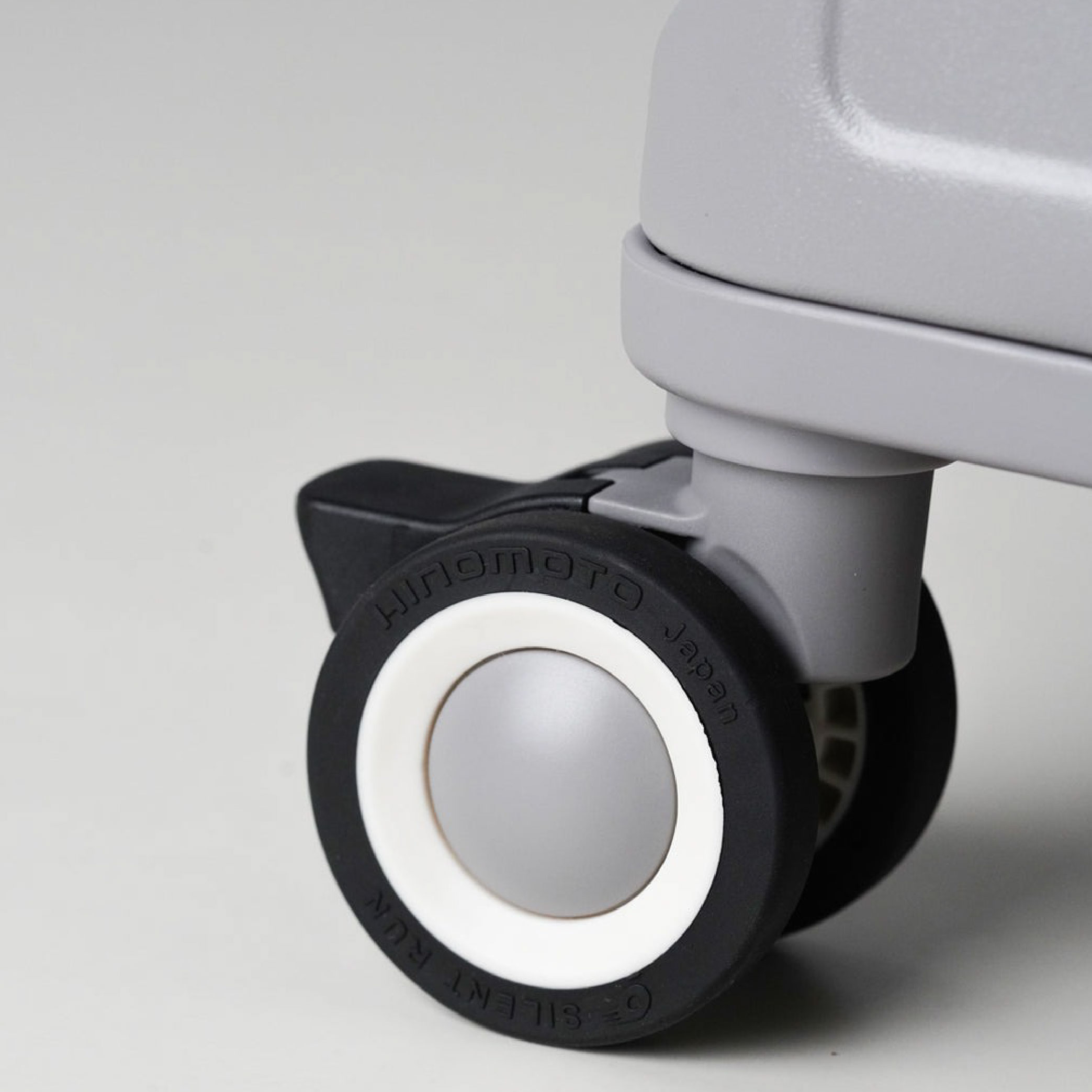 イノベーター innovator スーツケース 機内持ち込み カップホルダー