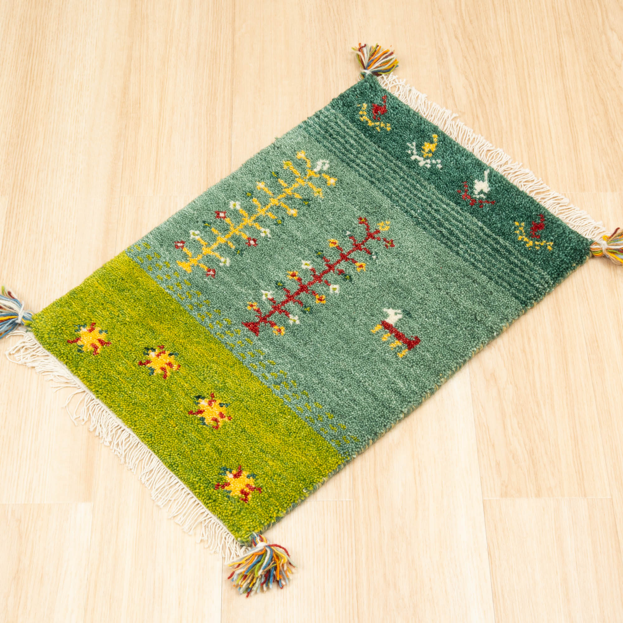 ラグ ギャッベ 40x60cm 高級手結び 秋 冬 快適 ウール ハンドノット GABBEH 座布団 チェアパッド おしゃれ オールシーズン 調湿機能 絨毯 柔らかい 暖かい | EーBLIND | 01
