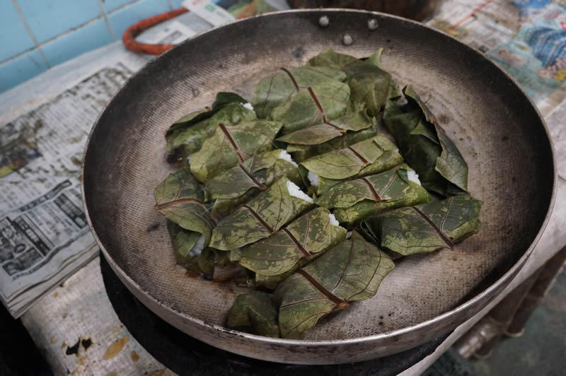 焼き柿の葉寿司作り
