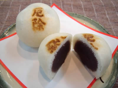 厄除まんじゅう白