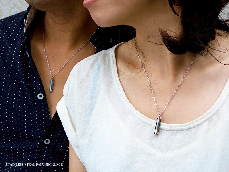 white clover（ホワイトクローバー） ペアネックレス 刻印無料 刻印