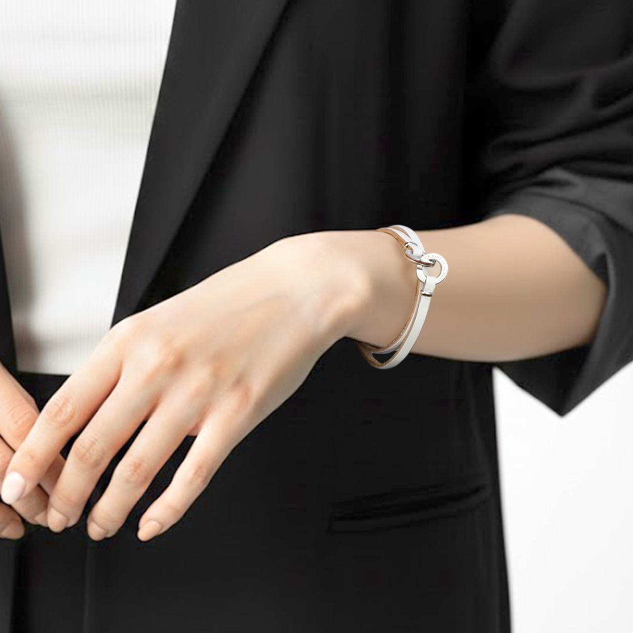 本物の赤い糸が入ったペアブレスレット サージカルステンレス 本革 レザー ブレスレット サークル ギフト