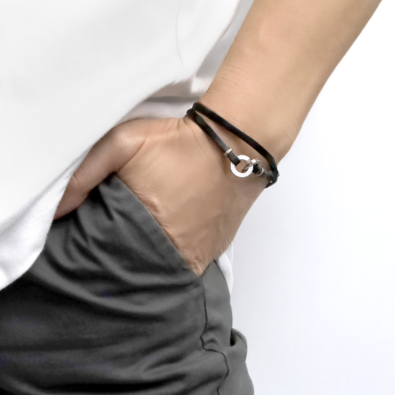 本物の赤い糸が入ったペアブレスレット サージカルステンレス 本革 レザー ブレスレット サークル ギフト