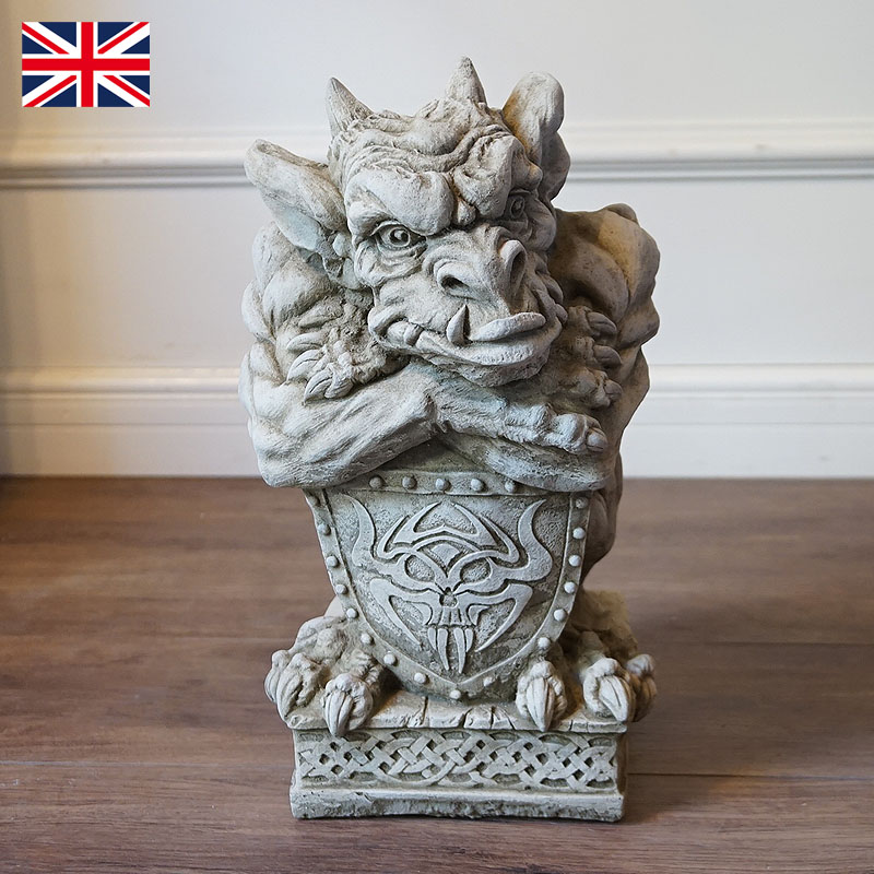 ガーゴイル E 英国製 UK 置物 盾柄 ガーデニング 魔除け 送料無料
