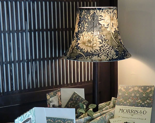 ウィリアムモリス テーブルランプ Golden Lily ゴールデンリリー柄