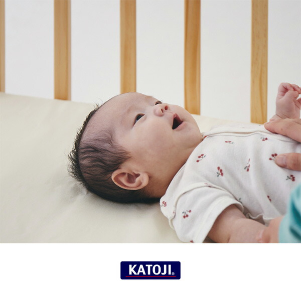 KATOJI ミッキー ミニー ベビーベッド 木製 キャスター付き KATOJI ミッキー ミニー ベビーベッド 木製 キャスター付き