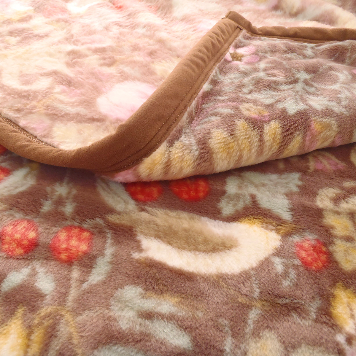 ロマンス小杉　ダブル毛布　アクリルニューマイヤー　軽量　ブラウン　V＆A　日本製 w-blanket_7.jpg