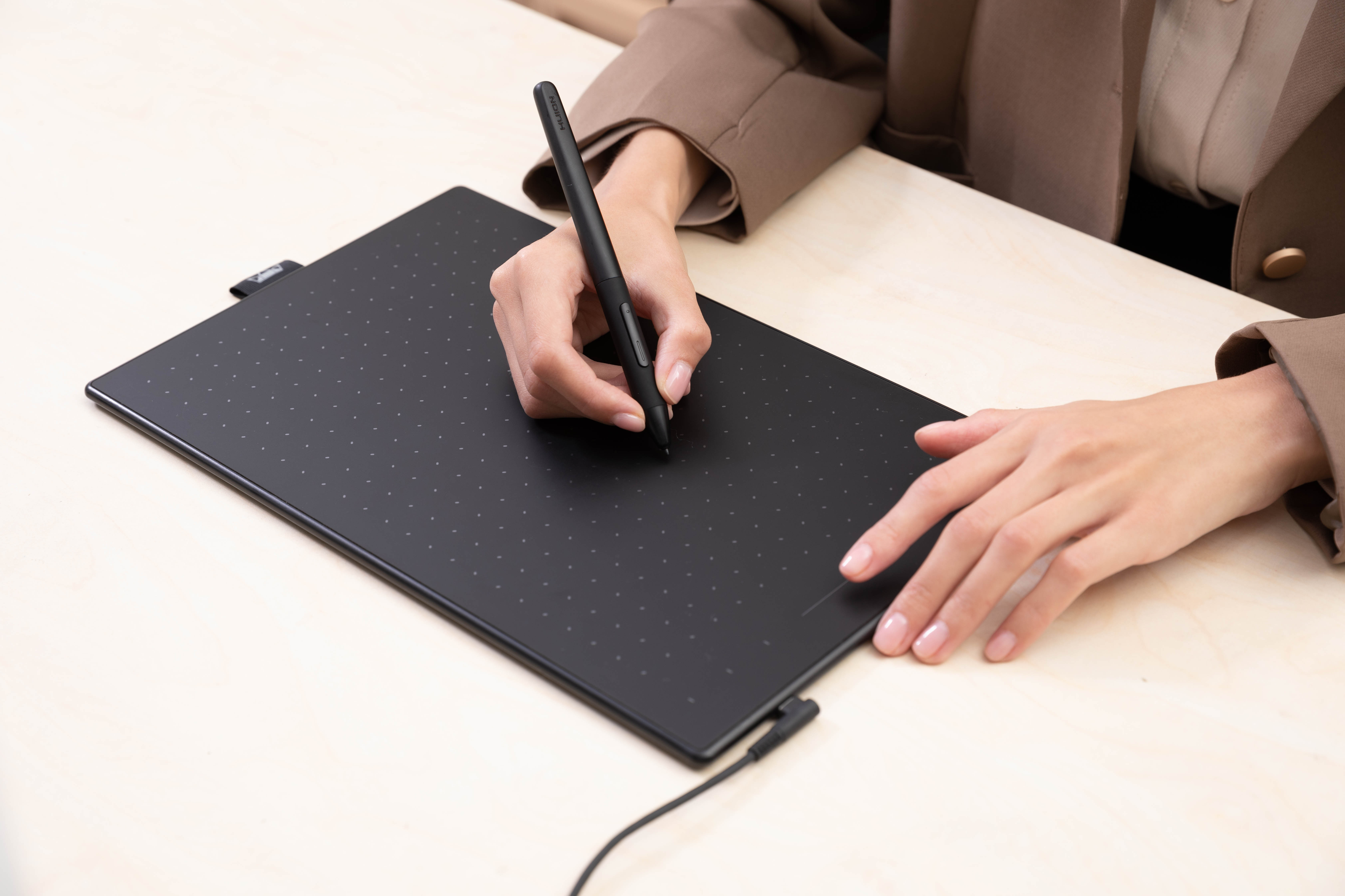 HUION ペンタブ 本体 板タブ ペンタブレット Windows対応 MacOS対応
