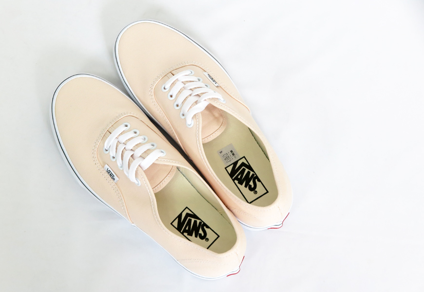 【送料無料】未使用品Vans Peachesスニーカー サイズus10 28cm VANS（ヴァンズ） バンズ スニーカー AUTHENTIC PEACHES BLACK MULTI