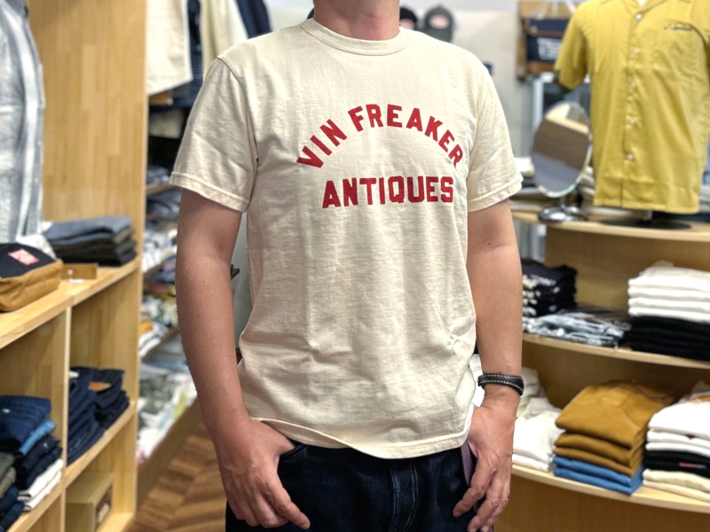 DELUXEWARE（デラックスウエア） 'FREAKER'プリントTシャツ
